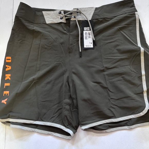 New mens Oakley board shorts various sizes, Army Green - Picture 1 of 5